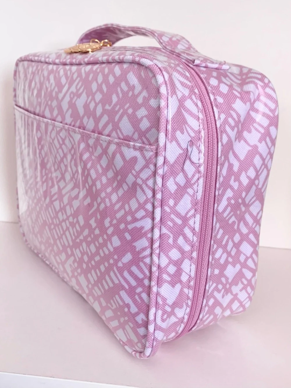 Hold NWOT Estée Lauder Pink vanity case